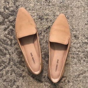 Gianni Bini Nude Point Flats